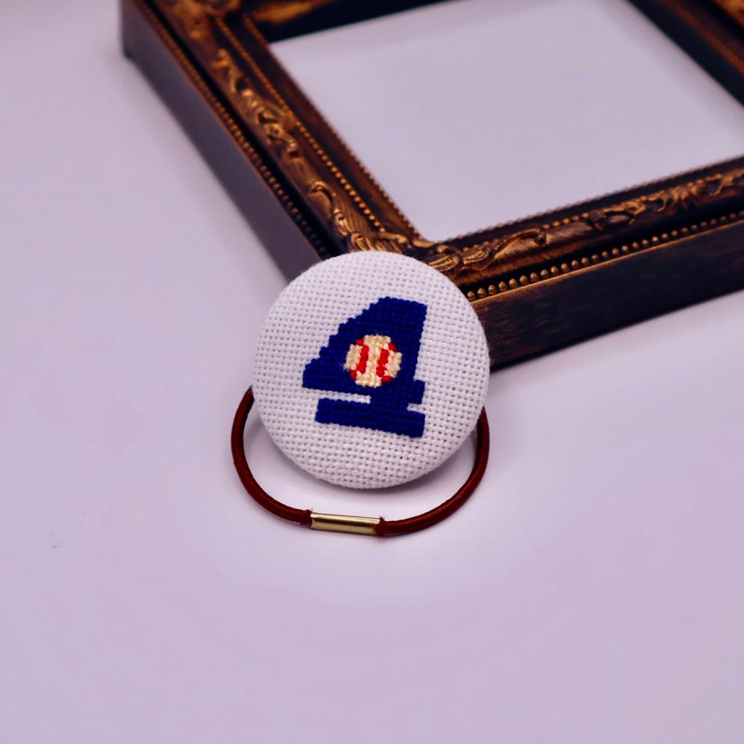 【オーダー可能】背番号　くるみボタンのヘアゴム　クロスステッチ刺繍 | 2枚目